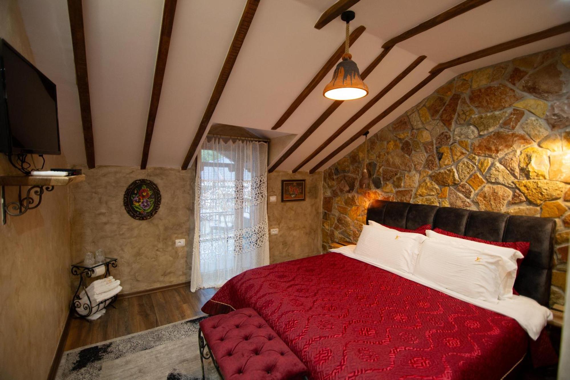 Vila Eden Boutique Hotel Korce Pokoj fotografie