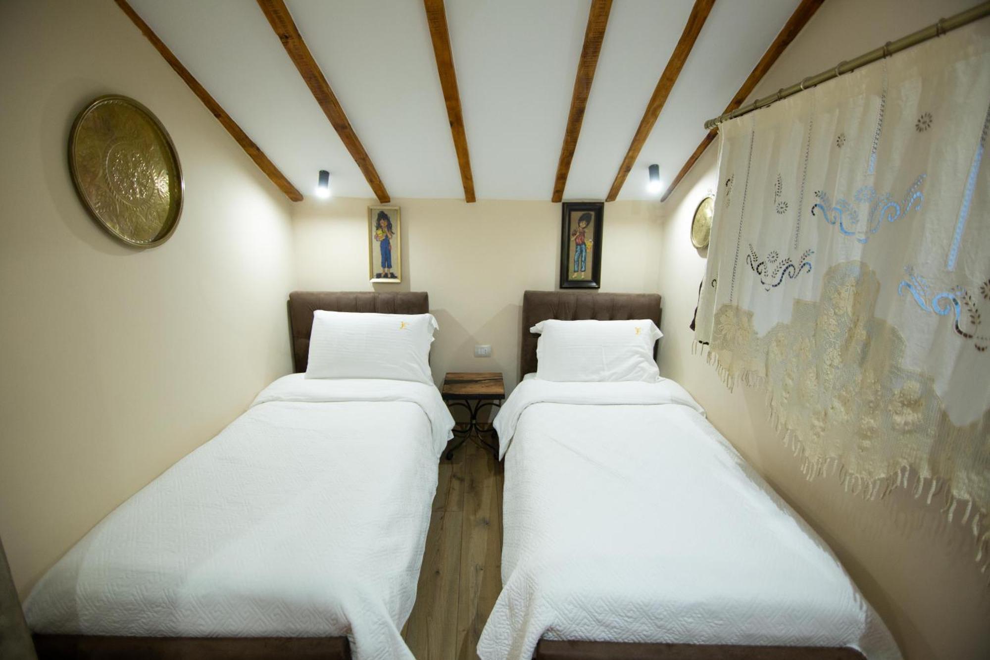 Vila Eden Boutique Hotel Korce Pokoj fotografie